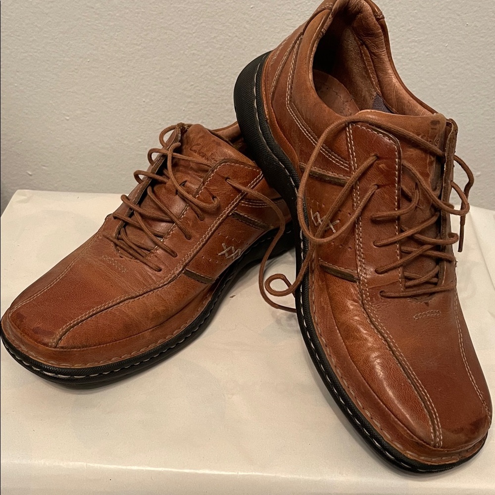 Clarks Tan Leather Oxfords
